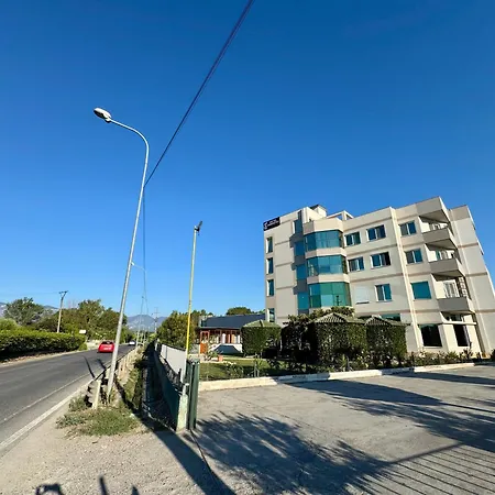 فندق Aerostay 1 Km From Airport Rinas