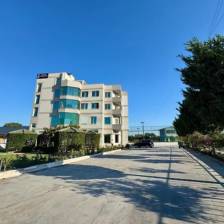 Aerostay 1 Km From Airport 3* Rinas
