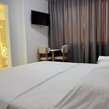 Aerostay 1 Km From Airport Rinas