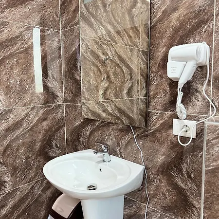 Aerostay 1 Km From Airport Hotel