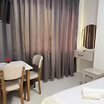 Aerostay 1 Km From Airport 호텔 3*