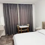 호텔 Aerostay 1 Km From Airport 3*