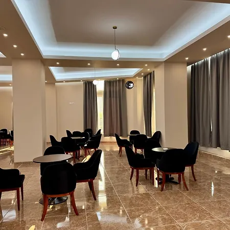 Aerostay 1 Km From Airport Rinas