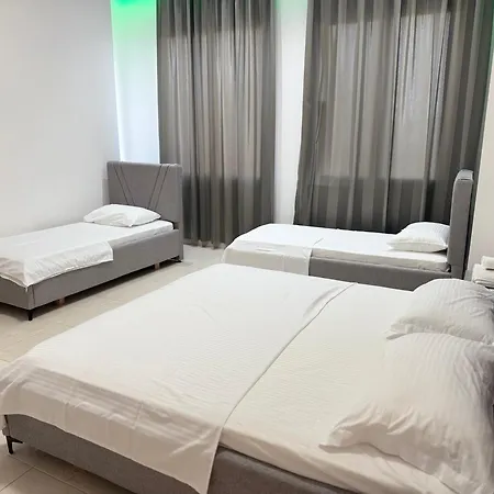 Aerostay 1 Km From Airport 호텔 3*